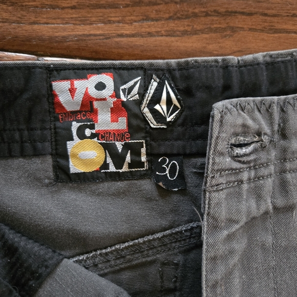 Volcom Shorts - Picture 3 of 3